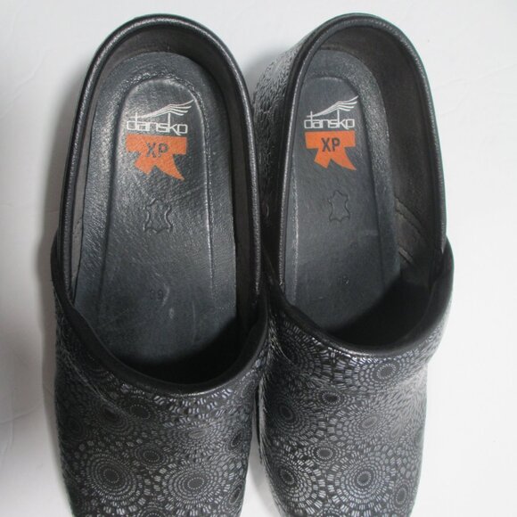 DANSKO XP Clogs Black Silver Tooled Leather Shoes Size 39 (8.5-9 US) - Picture 6 of 8